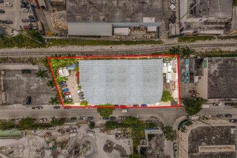 Commercial property in Miami, Florida № 1078653 - photo 13