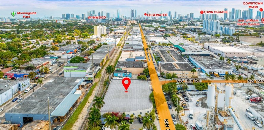 Commercial property in Miami, Florida № 1078653