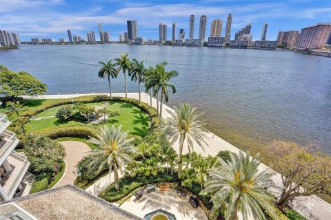 Condominio en venta en Aventura, Florida, 3 dormitorios, 260.13 m2 № 495572 - foto 22