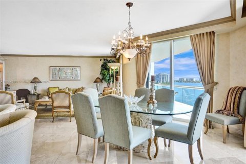 Copropriété à vendre à Aventura, Floride: 3 chambres, 260.13 m2 № 495572 - photo 11