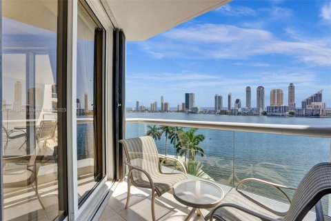 Condo in Aventura, Florida, 3 bedrooms  № 495572 - photo 23