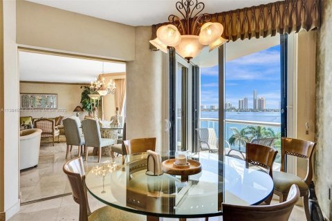 Copropriété à vendre à Aventura, Floride: 3 chambres, 260.13 m2 № 495572 - photo 13