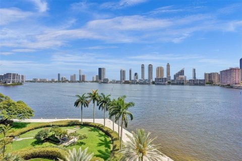 Condominio en venta en Aventura, Florida, 3 dormitorios, 260.13 m2 № 495572 - foto 21