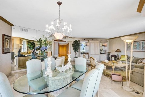 Copropriété à vendre à Aventura, Floride: 3 chambres, 260.13 m2 № 495572 - photo 12