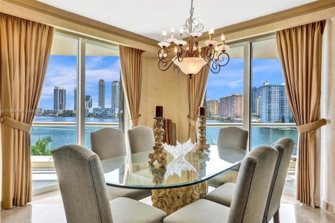 Condominio en venta en Aventura, Florida, 3 dormitorios, 260.13 m2 № 495572 - foto 1