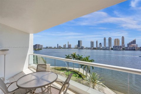 Condominio en venta en Aventura, Florida, 3 dormitorios, 260.13 m2 № 495572 - foto 3