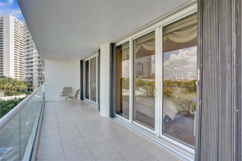 Copropriété à vendre à Aventura, Floride: 3 chambres, 260.13 m2 № 495572 - photo 30