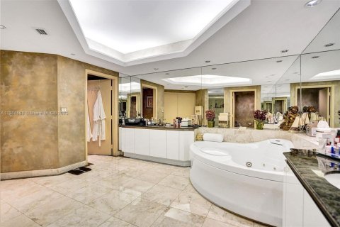 Condo in Aventura, Florida, 3 bedrooms  № 495572 - photo 29