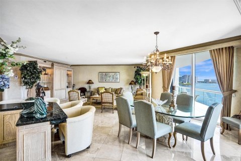 Copropriété à vendre à Aventura, Floride: 3 chambres, 260.13 m2 № 495572 - photo 2