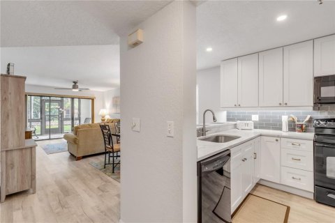 Condo in New Smyrna Beach, Florida, 3 bedrooms  № 1359436 - photo 8