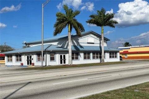 Купить коммерческую недвижимость в Клуистон, Флорида № 1095258 - фото 1