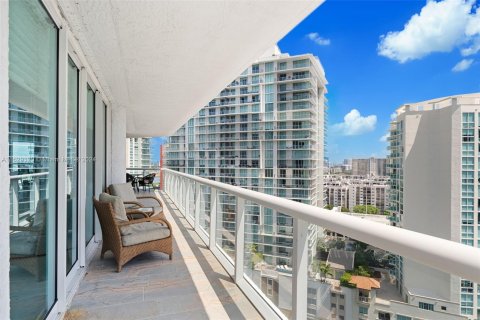 Condo in Sunny Isles Beach, Florida, 3 bedrooms  № 1305107 - photo 13