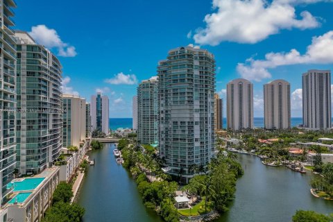 Condo in Sunny Isles Beach, Florida, 3 bedrooms  № 1305107 - photo 2