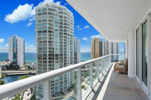 Condo in Sunny Isles Beach, Florida, 3 bedrooms  № 1305107 - photo 14