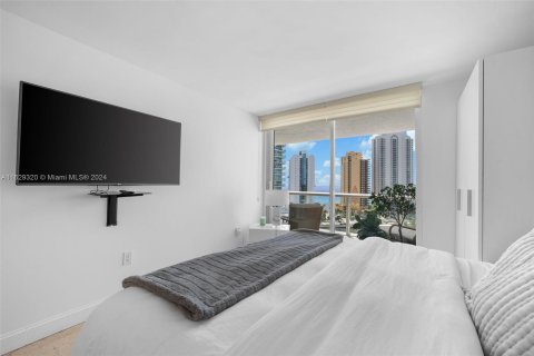 Condo in Sunny Isles Beach, Florida, 3 bedrooms  № 1305107 - photo 23