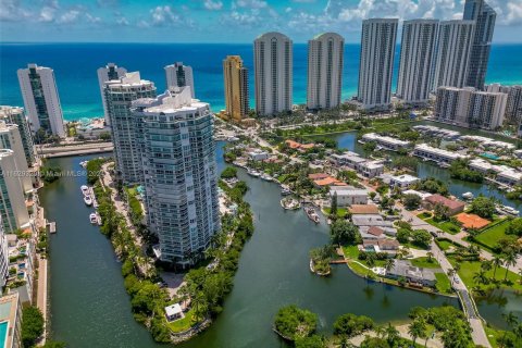 Condo in Sunny Isles Beach, Florida, 3 bedrooms  № 1305107 - photo 30