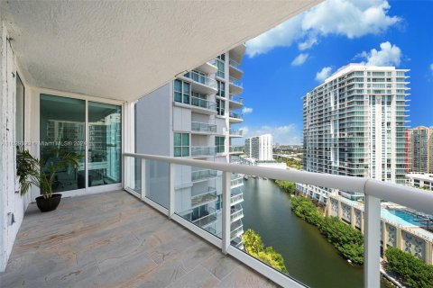 Condo in Sunny Isles Beach, Florida, 3 bedrooms  № 1305107 - photo 26