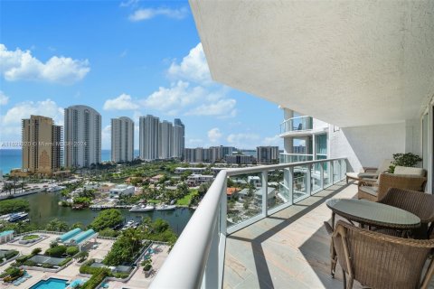 Condo in Sunny Isles Beach, Florida, 3 bedrooms  № 1305107 - photo 11