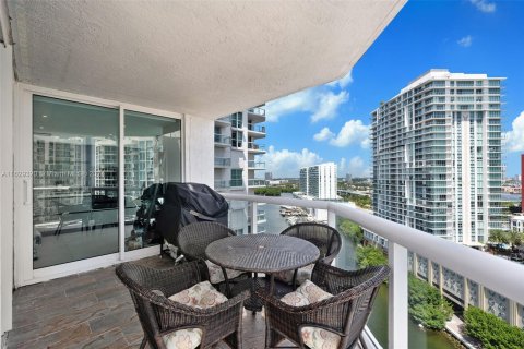 Condo in Sunny Isles Beach, Florida, 3 bedrooms  № 1305107 - photo 19