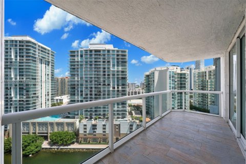 Condo in Sunny Isles Beach, Florida, 3 bedrooms  № 1305107 - photo 25