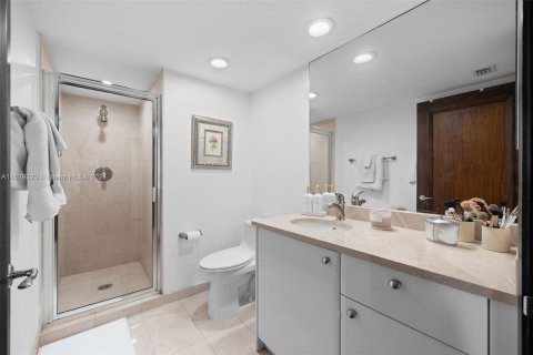 Condo in Sunny Isles Beach, Florida, 3 bedrooms  № 1305107 - photo 24