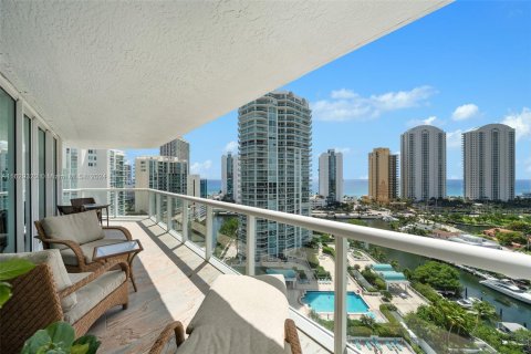 Condo in Sunny Isles Beach, Florida, 3 bedrooms  № 1305107 - photo 10