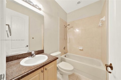 Adosado en venta en Pembroke Pines, Florida, 3 dormitorios, 215.53 m2 № 1305111 - foto 16