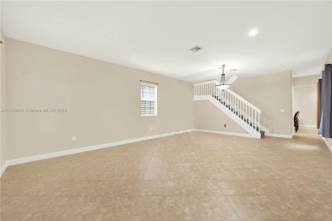 Townhouse in Pembroke Pines, Florida 3 bedrooms, 215.53 sq.m. № 1305111 - photo 23