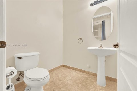 Townhouse in Pembroke Pines, Florida 3 bedrooms, 215.53 sq.m. № 1305111 - photo 8