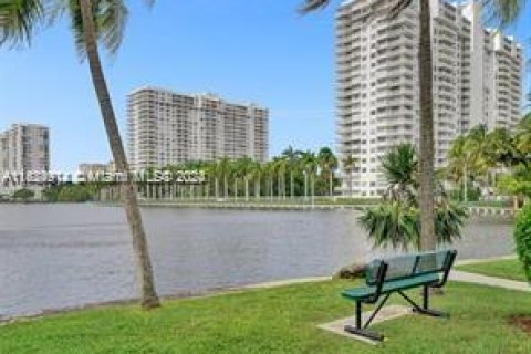 Copropriété à vendre à Aventura, Floride: 2 chambres, 96.9 m2 № 1271435 - photo 4