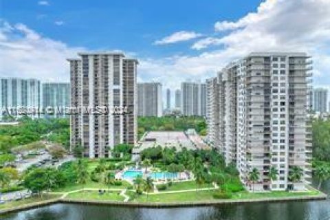 Condominio en venta en Aventura, Florida, 2 dormitorios, 96.9 m2 № 1271435 - foto 3