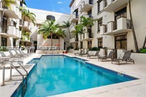 Condominio en venta en Coral Gables, Florida, 1 dormitorio, 64.75 m2 № 1271421 - foto 4