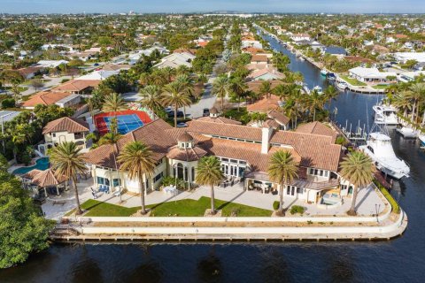 House in Lighthouse Point, Florida 7 bedrooms, 1392.98 sq.m. № 1004965 - photo 25