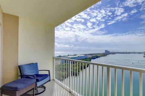 Condominio en venta en Sunny Isles Beach, Florida, 2 dormitorios, 113.34 m2 № 987116 - foto 17