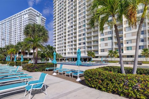 Condominio en venta en Sunny Isles Beach, Florida, 2 dormitorios, 113.34 m2 № 987116 - foto 6
