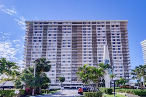 Condominio en venta en Sunny Isles Beach, Florida, 2 dormitorios, 113.34 m2 № 987116 - foto 2