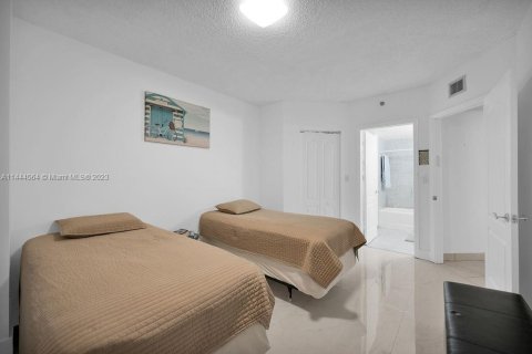 Copropriété à vendre à Surfside, Floride: 2 chambres, 144.93 m2 № 718003 - photo 4