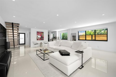 Townhouse in Miami Beach, Florida 3 bedrooms, 158.12 sq.m. № 1187453 - photo 12