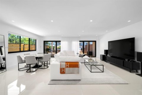 Touwnhouse à vendre à Miami Beach, Floride: 3 chambres, 158.12 m2 № 1187453 - photo 6