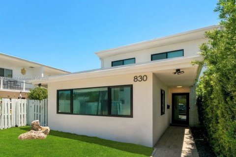 Touwnhouse à vendre à Miami Beach, Floride: 3 chambres, 158.12 m2 № 1187453 - photo 1