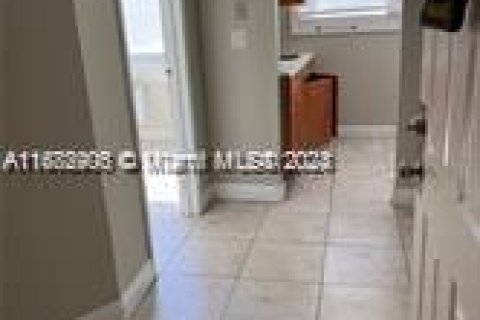 Commercial property in Miami, Florida 315.87 sq.m. № 1415736 - photo 26