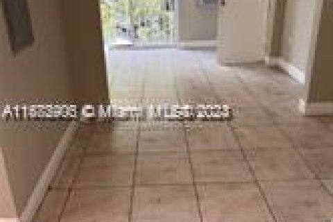 Commercial property in Miami, Florida 315.87 sq.m. № 1415736 - photo 29