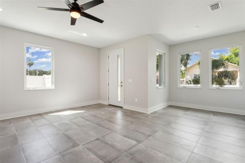 Townhouse in Tampa, Florida 3 bedrooms, 188.31 sq.m. № 1369973 - photo 4