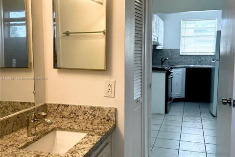 Condominio en venta en North Miami, Florida, 1 dormitorio, 52.4 m2 № 827604 - foto 4