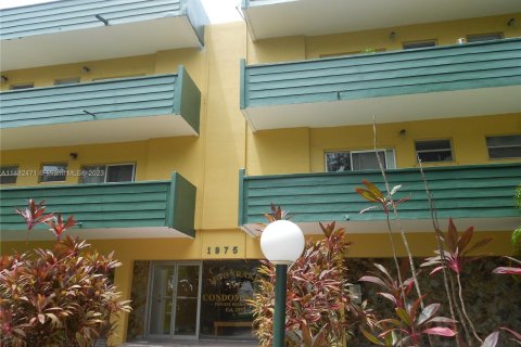 Condominio en venta en North Miami, Florida, 1 dormitorio, 52.4 m2 № 827604 - foto 12