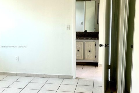 Condominio en venta en North Miami, Florida, 1 dormitorio, 52.4 m2 № 827604 - foto 8