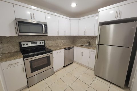 Condo in Hollywood, Florida, 2 bedrooms  № 1231292 - photo 10