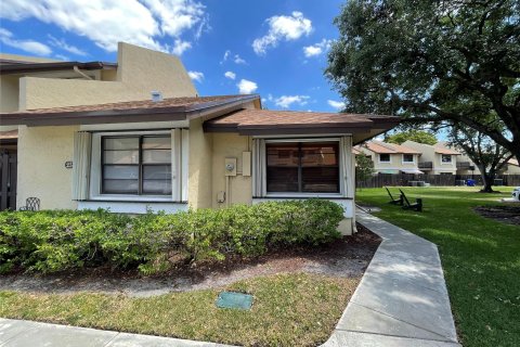 Villa ou maison à vendre à Pembroke Pines, Floride: 2 chambres, 101.54 m2 № 1118543 - photo 16