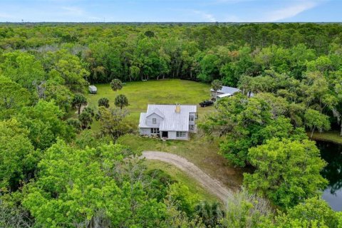 Villa ou maison à vendre à Edgewater, Floride: 3 chambres, 166.67 m2 № 1087406 - photo 1