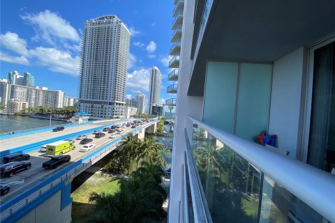 Condo in Hallandale Beach, Florida, 2 bedrooms  № 1400220 - photo 19